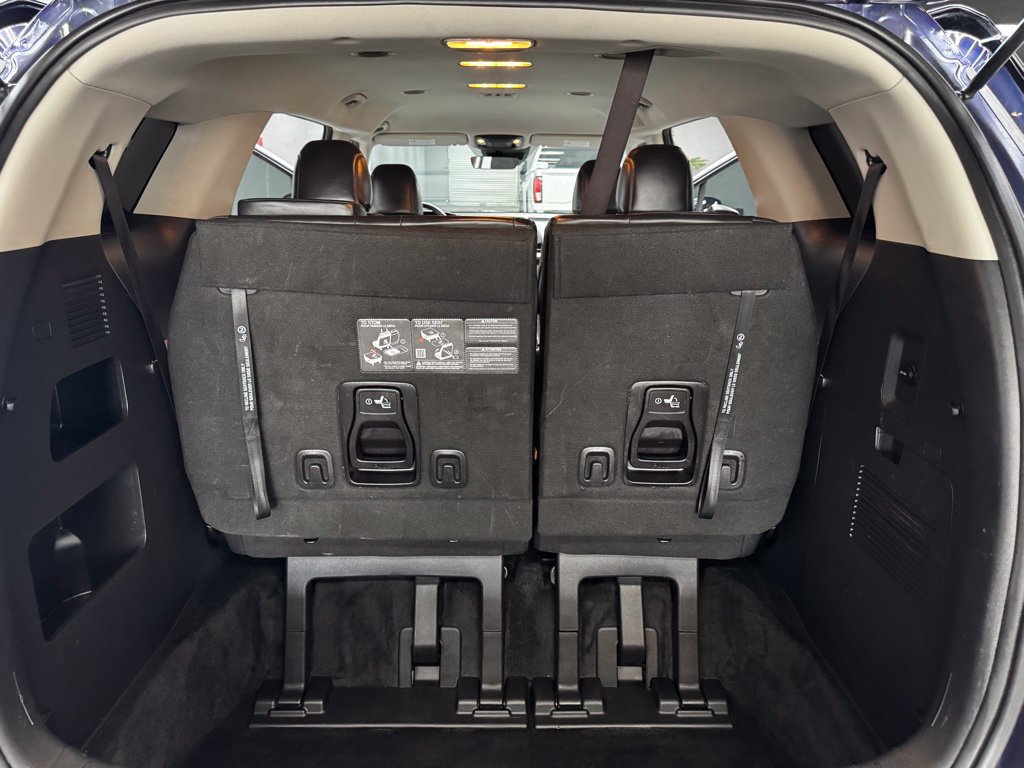 Used 2024 Kia Carnival LX FWD image 45