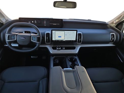 New 2025 Ford Expedition Active image 9