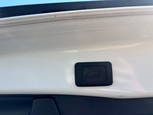 Used 2019 Toyota RAV4 XLE w/ Convenience Package FWD image 12