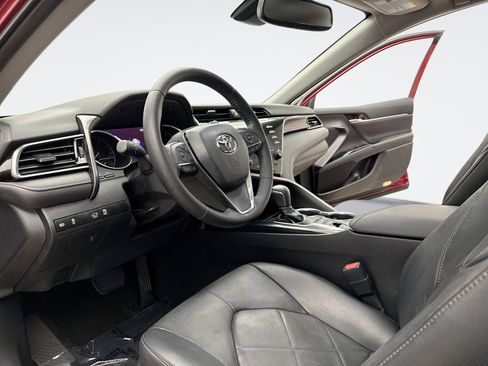 Used 2019 Toyota Camry XLE FWD image 10