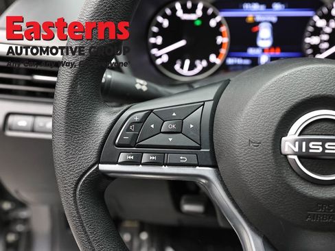 Used 2025 Nissan Altima 2.5 SV FWD image 15