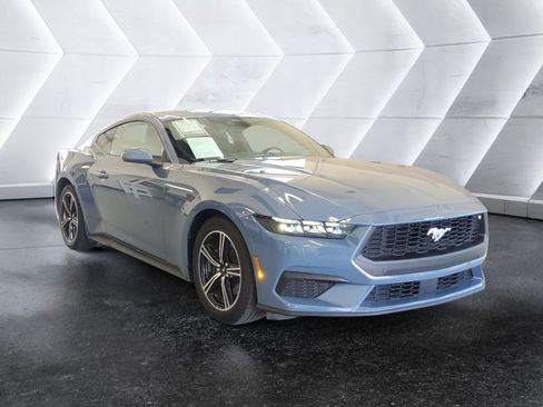 Used 2025 Ford Mustang Coupe RWD image 1
