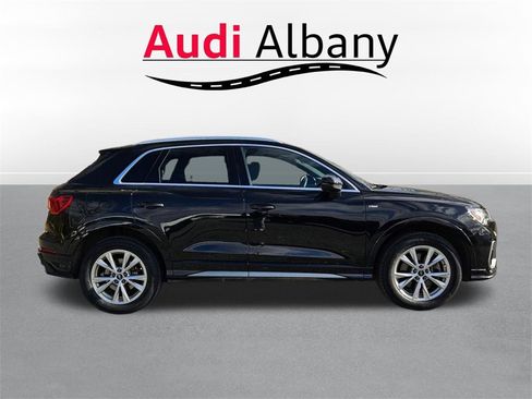 Used 2022 Audi Q3 2.0T Premium Plus w/ Premium Plus Package image 3