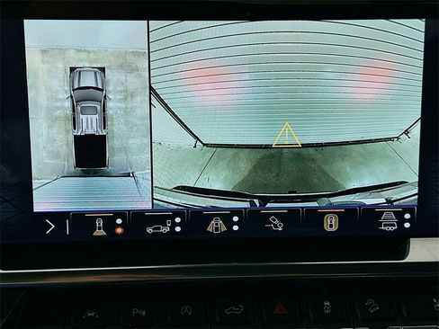 New 2026 GMC Sierra 1500 SLT image 14