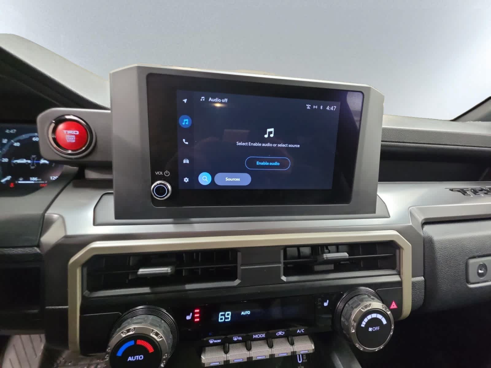 Used 2025 Toyota Tacoma TRD Sport AWD/4WD image 14