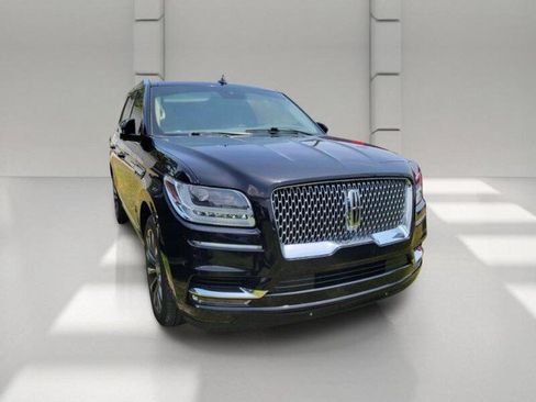 Used 2021 Lincoln Navigator Reserve w/ Luxury Package RWD image 3