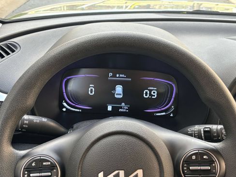Used 2025 Kia Soul LX w/ LX Technology Package FWD image 37
