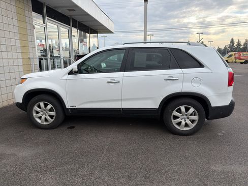 Used 2013 Kia Sorento LX w/ Convenience Pkg AWD/4WD image 2