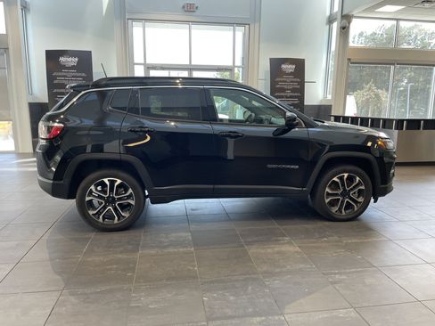 Used 2023 Jeep Compass Limited w/ Sun and Sound Group AWD/4WD image 11