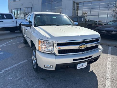 Used 2009 Chevrolet Silverado 1500 LTZ w/ White Diamond Edition image 4