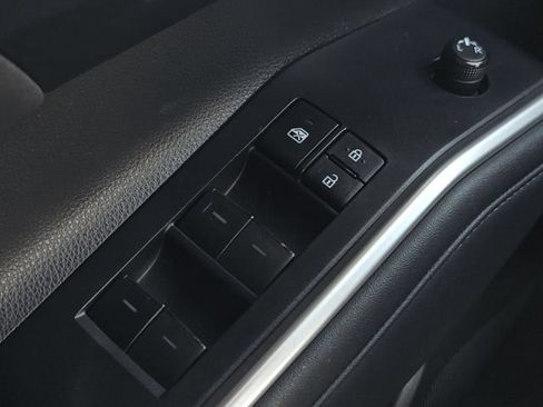 Used 2023 Toyota Highlander XLE AWD/4WD image 27