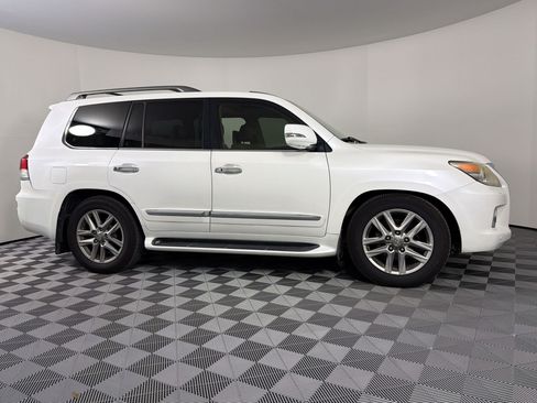 Used 2014 Lexus LX 570 4WD image 8