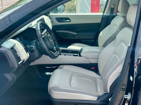 Used 2023 Nissan Pathfinder SL w/ SL Premium Package AWD/4WD image 7