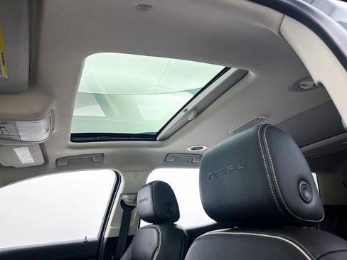 Used 2022 GMC Acadia Denali w/ Denali Ultimate Package image 5