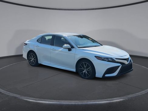 Used 2024 Toyota Camry SE FWD image 2