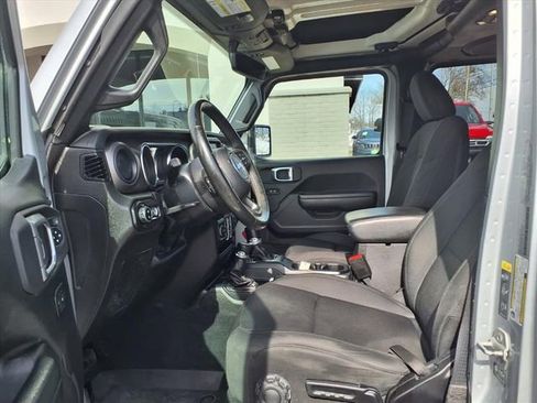 Used 2022 Jeep Gladiator Sport AWD/4WD image 16