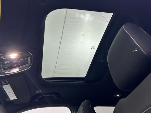 New 2025 Jeep Grand Cherokee L Laredo image 23