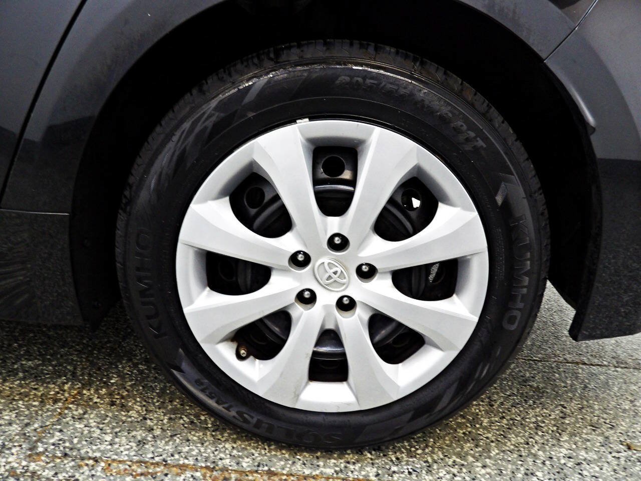 Used 2021 Toyota Corolla LE FWD image 19