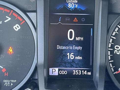 Used 2022 Toyota Tacoma SR RWD image 19