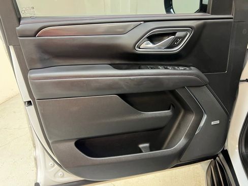 Used 2022 Chevrolet Suburban RST w/ Sport Performance Package image 13