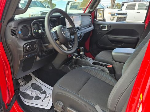Used 2025 Jeep Wrangler Unlimited Rubicon 4xe w/ Convenience Group AWD/4WD image 35