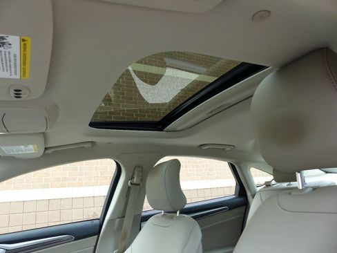 Used 2019 Ford Fusion SEL FWD image 40
