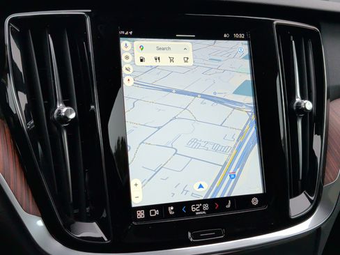 Used 2025 Volvo V60 B5 Cross Country Plus image 25