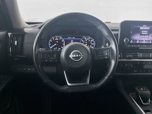 Used 2025 Nissan Pathfinder SV AWD/4WD image 18