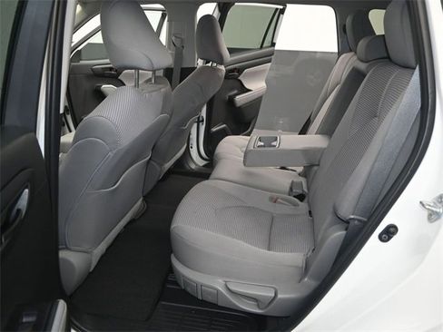 Used 2022 Toyota Highlander LE image 14