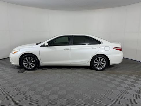 Used 2017 Toyota Camry XLE FWD image 2