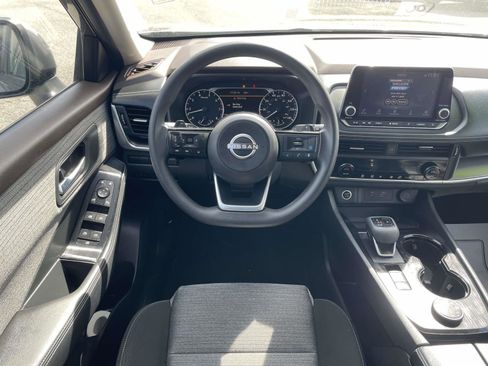 Used 2023 Nissan Rogue SV image 10