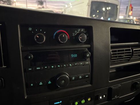 Used 2018 Chevrolet Express 2500 Extended image 11