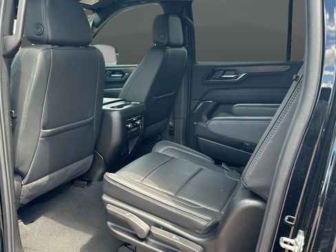 Used 2025 GMC Yukon XL Denali AWD/4WD image 16
