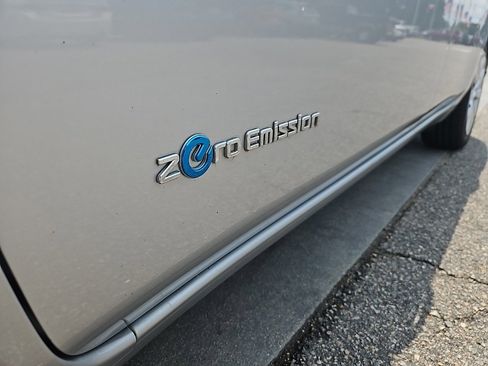 Used 2013 Nissan Leaf S image 9
