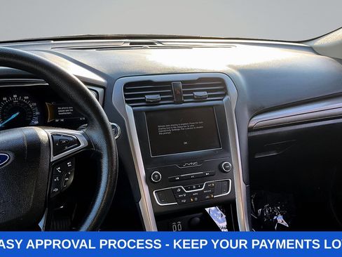 Used 2019 Ford Fusion SE FWD image 11