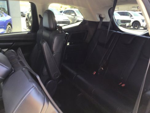 Used 2022 Subaru Ascent Limited w/ Technology Package AWD/4WD image 12