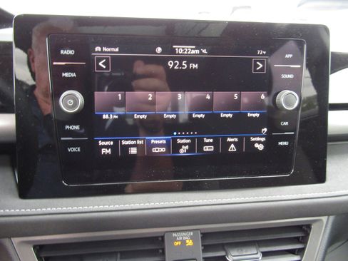 New 2025 Volkswagen Taos SE image 26