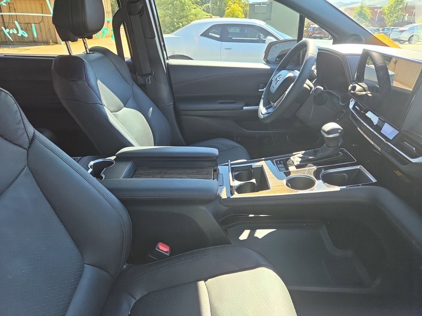 Used 2026 Toyota Sienna Platinum AWD/4WD image 3