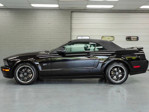 Used 2005 Ford Mustang GT RWD image 4
