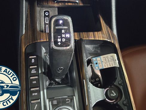 Used 2019 Maserati Levante GranLusso AWD/4WD image 20