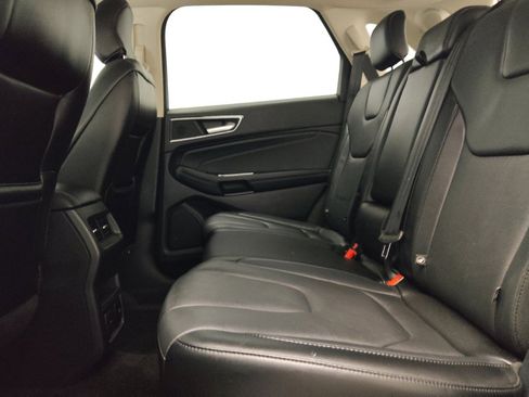 Used 2018 Ford Edge Titanium w/ Technology Package FWD image 18