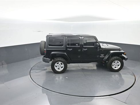 Used 2017 Jeep Wrangler Unlimited Sahara image 24