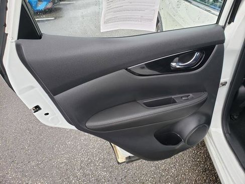 Used 2022 Nissan Rogue Sport SV AWD/4WD image 16