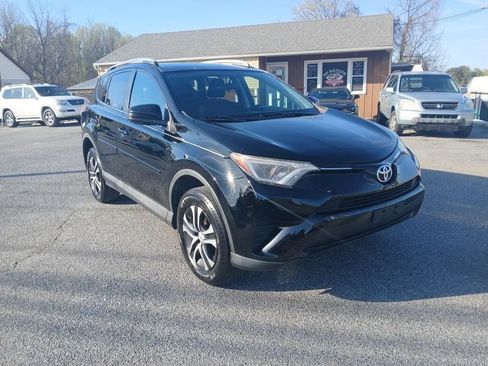 Used 2016 Toyota RAV4 LE FWD image 3