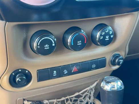 Used 2012 Jeep Wrangler Sahara image 23