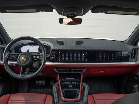 Certified 2024 Porsche Cayenne AWD/4WD image 21