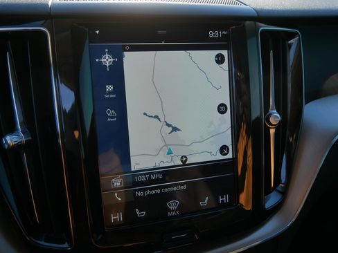 Used 2019 Volvo XC60 T5 Momentum w/ Multimedia Package image 33