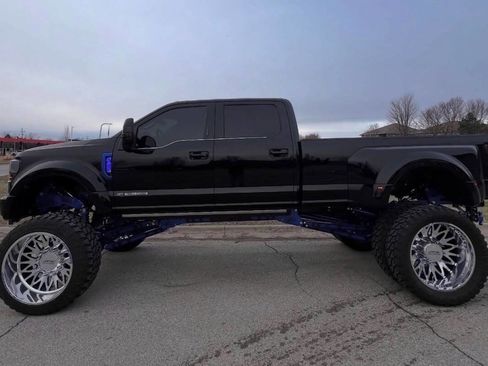 Used 2022 Ford F450 Limited w/ FX4 Off-Road Package AWD/4WD image 3
