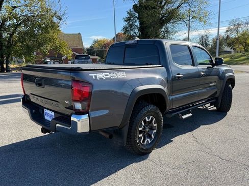 Used 2019 Toyota Tacoma TRD Off-Road image 4
