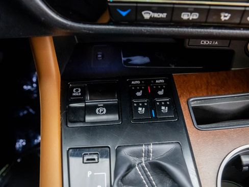 Used 2022 Lexus RX 350L Premium w/ Premium Package image 29